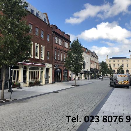 Honest City Centre Apartment 2 Southampton Esterno foto